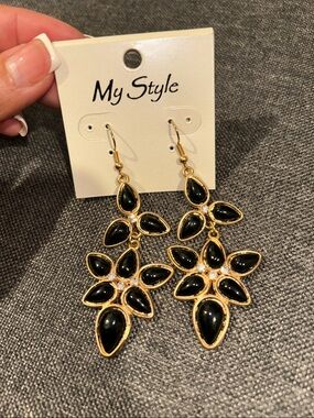 Black and Gold Teardrop Flower Dangle Earrings